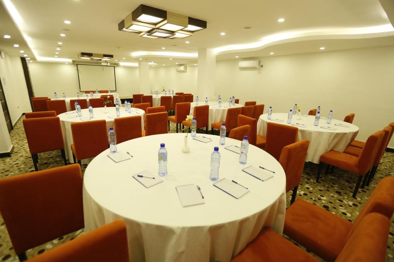 Cassiopeia Hotel Адис Абеба Екстериор снимка