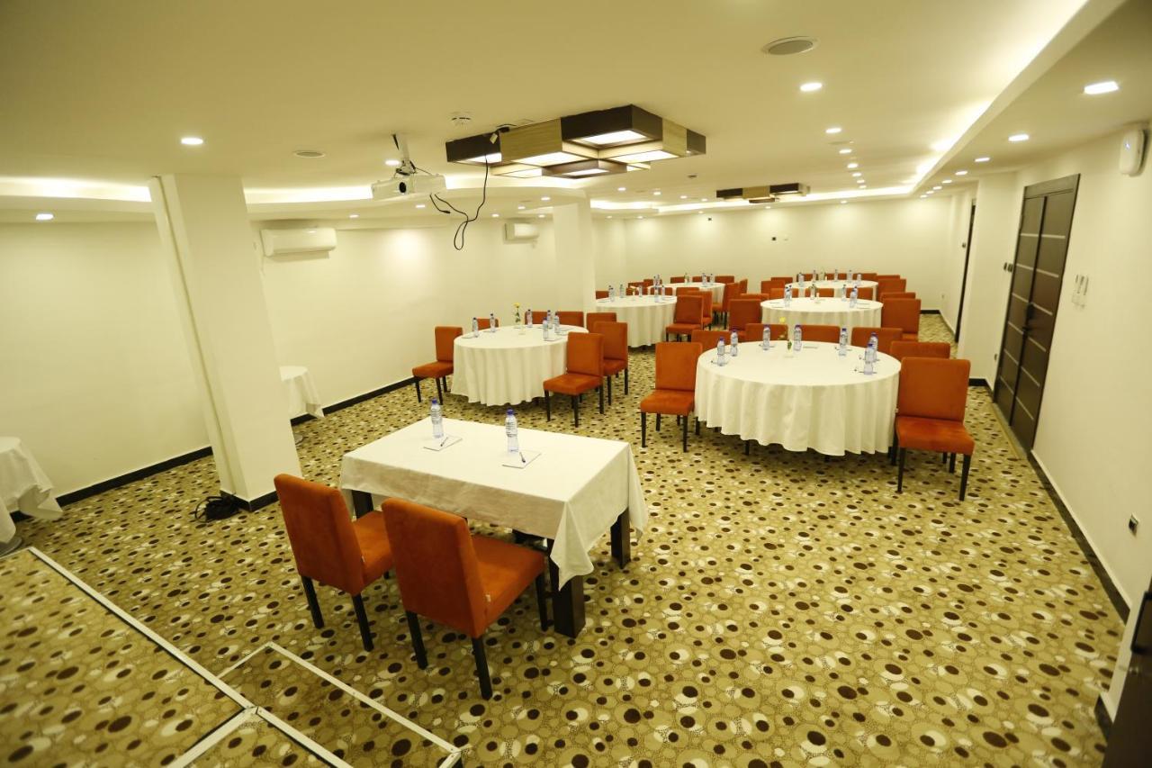 Cassiopeia Hotel Адис Абеба Екстериор снимка