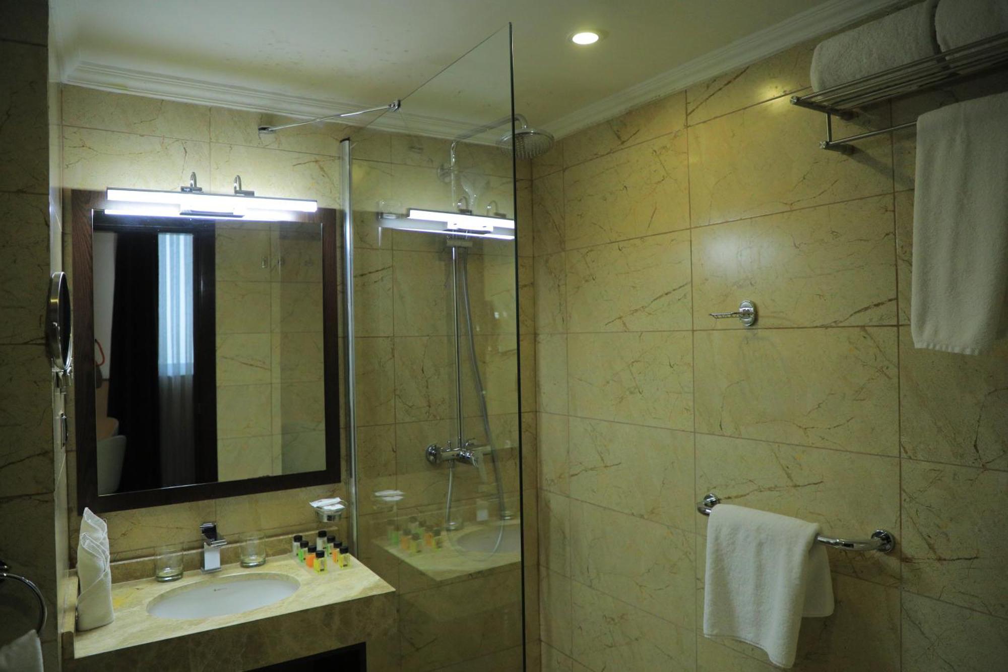 Cassiopeia Hotel Адис Абеба Екстериор снимка