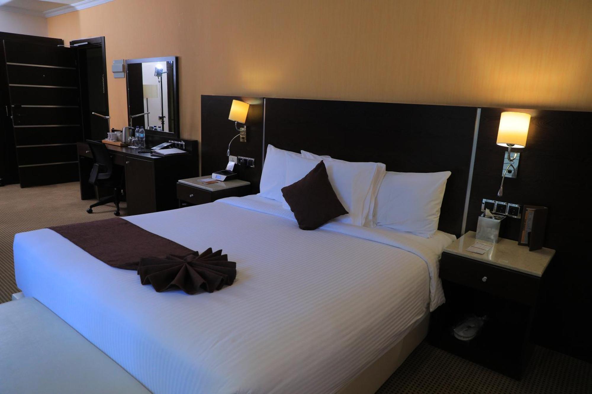 Cassiopeia Hotel Адис Абеба Екстериор снимка