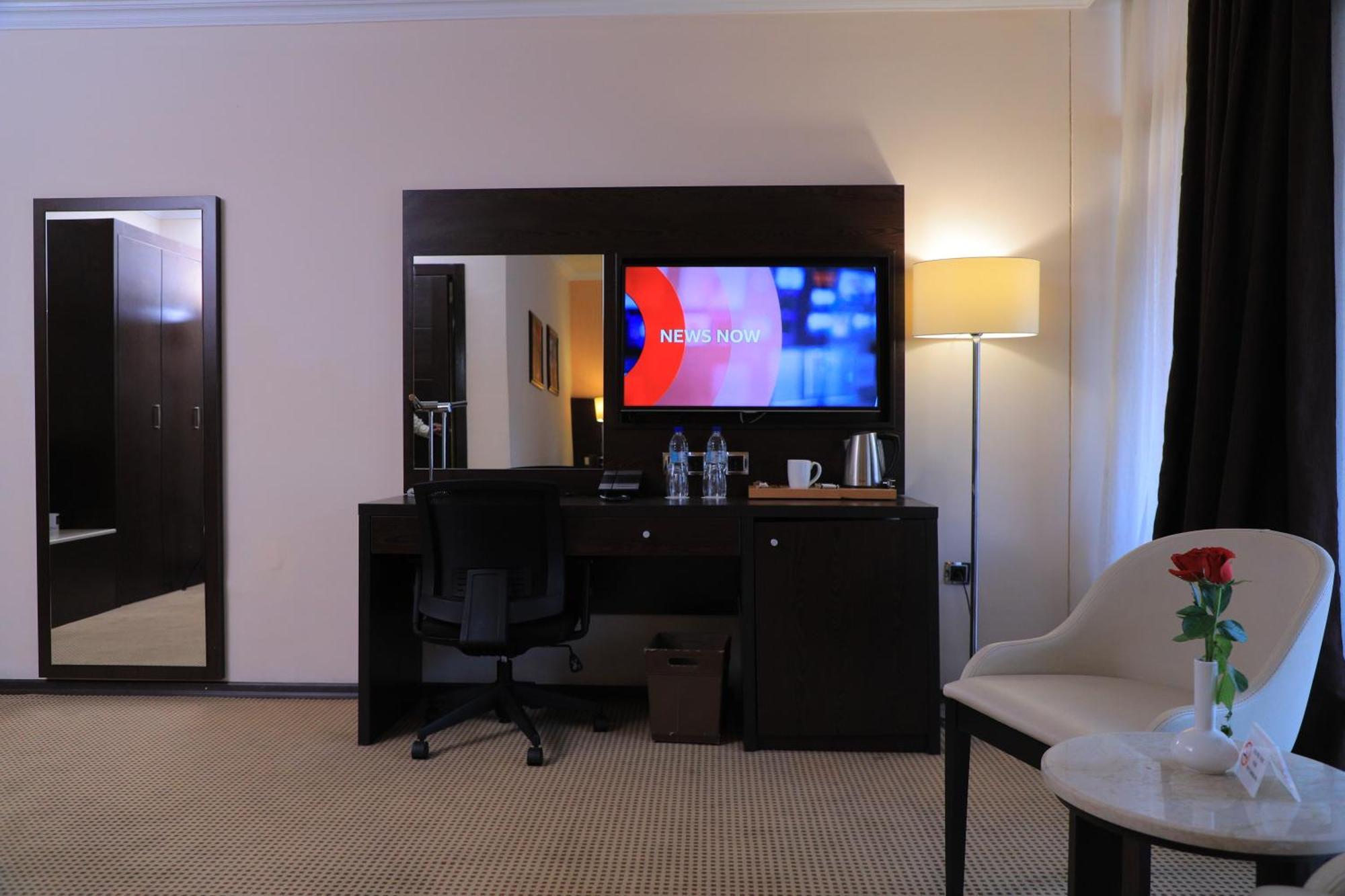 Cassiopeia Hotel Адис Абеба Екстериор снимка