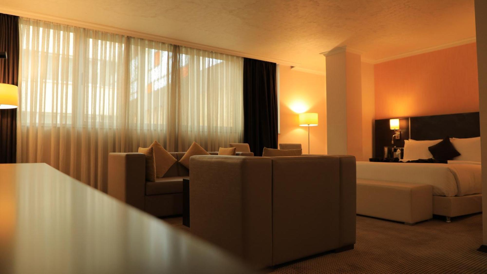 Cassiopeia Hotel Адис Абеба Екстериор снимка