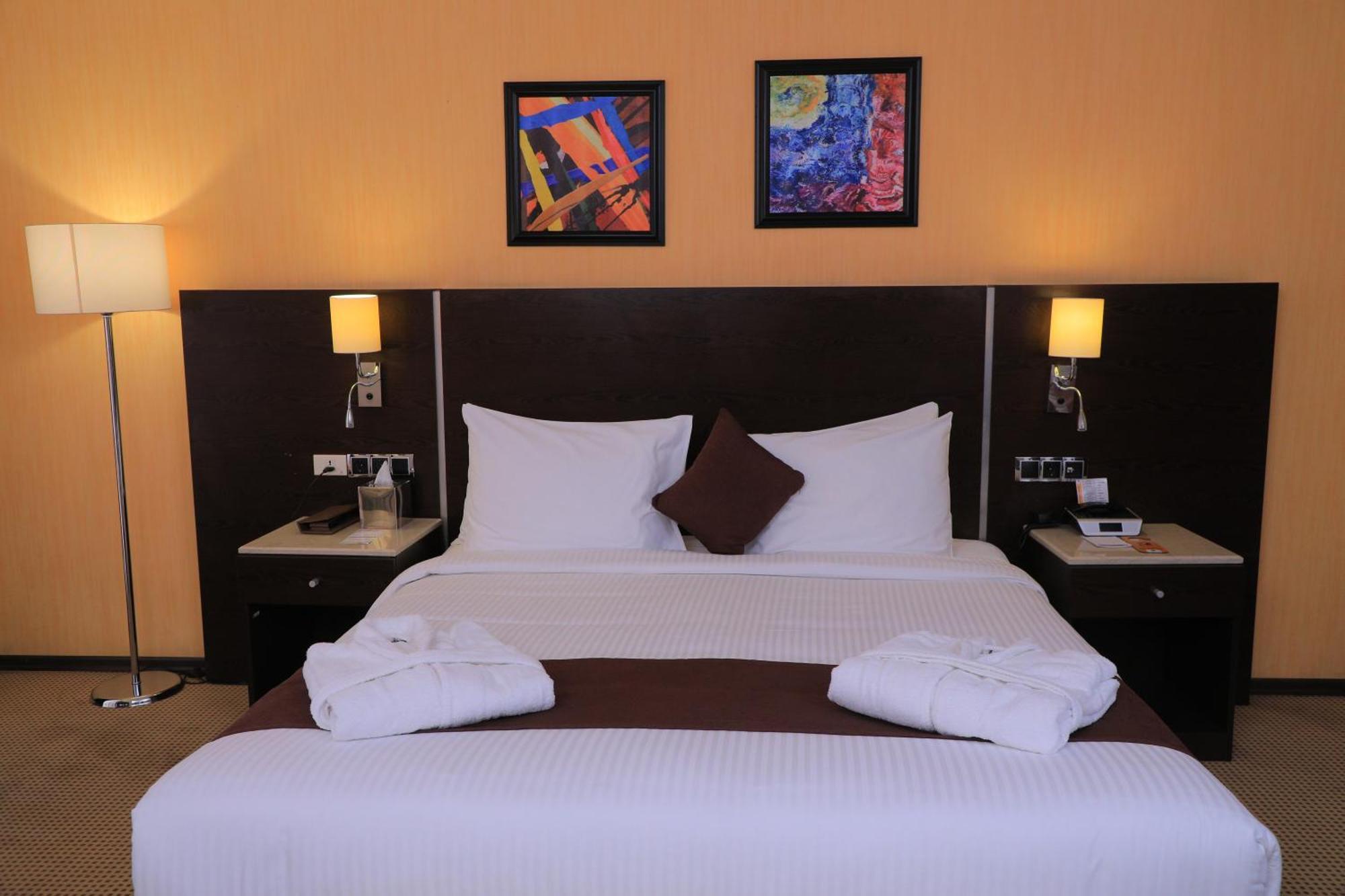 Cassiopeia Hotel Адис Абеба Екстериор снимка